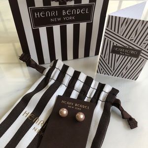 Henri Bendel Debutante Pearl Stud Earring